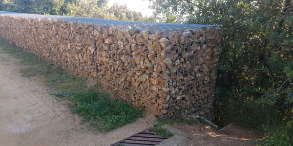 Estructuras geotécnicas Muros de gaviones en el Baix Empordà